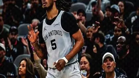 北京控股男篮客场强势击败北京北汽，129-102德比赛夺冠